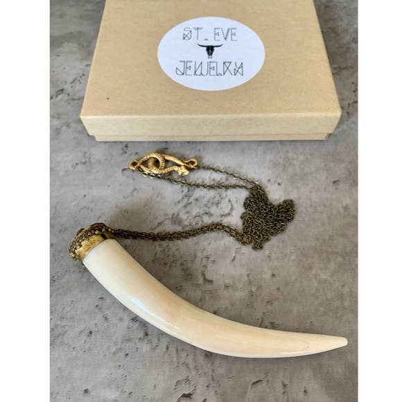 St. Eve Jewelry Horn Pendant Necklace - Picture 3 of 3